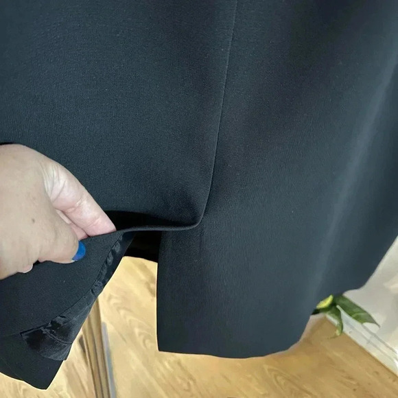 Tahari black dress size 10P (petite) - Picture 8 of 9